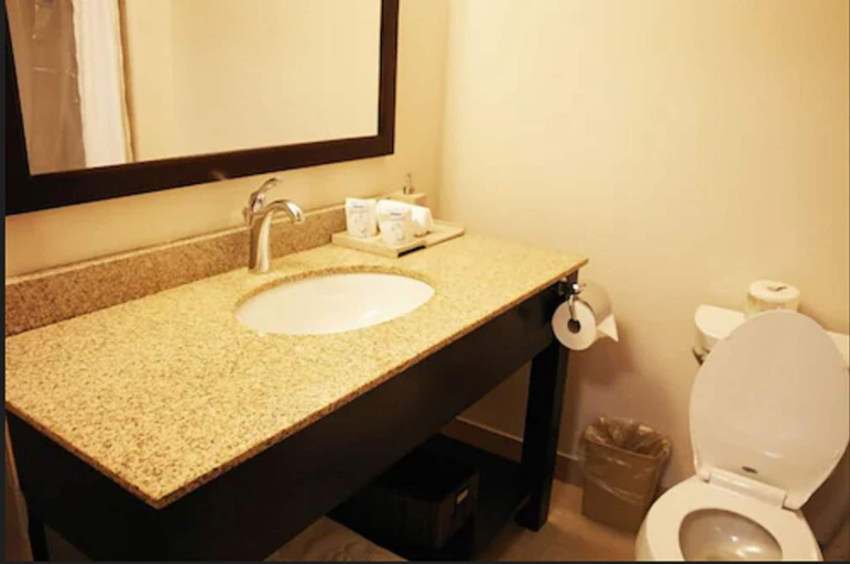 Bathroom 4, Days Inn & Suites by Wyndham Fort Saskatchewan, Division No. 11