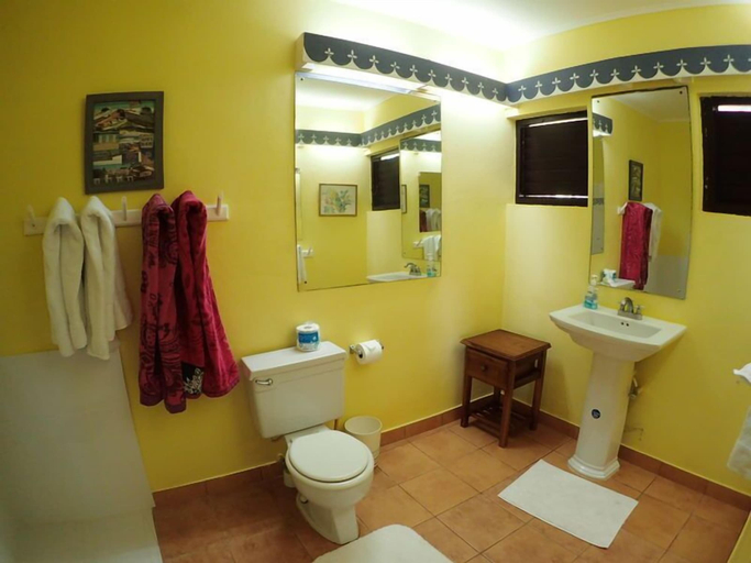 Bathroom 3, Tumac Villa, 4BR by Jamaican Treasures