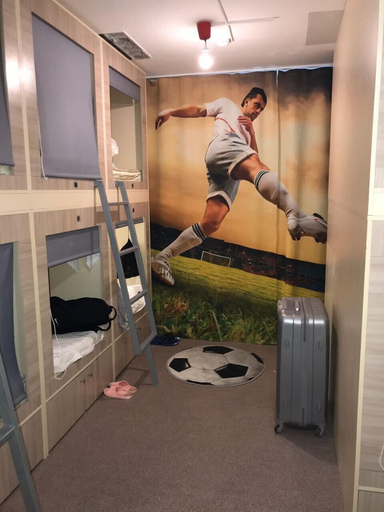 Others 4, Capsule Hostel Yes Sport, Western