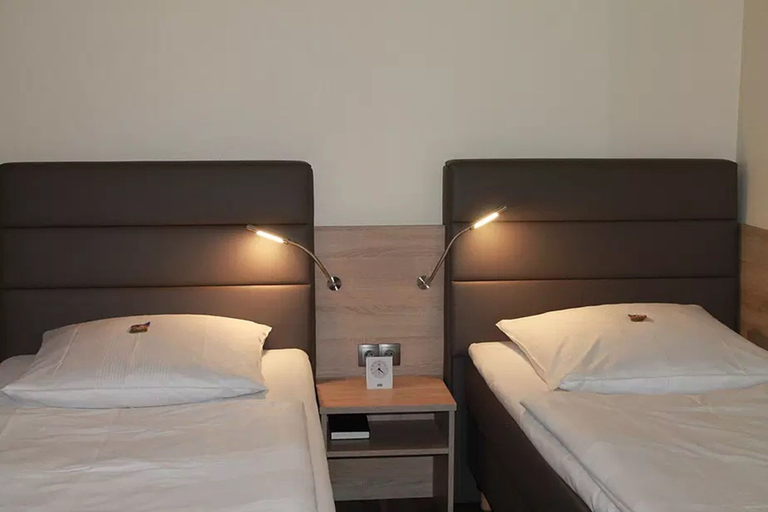 Bedroom 3, La Maison Hotel - Boardinghouse, Köln