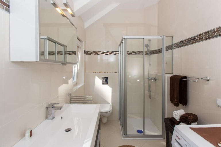 Bathroom 4, Apartment Mali Skoj, Dubrovačko Primorje