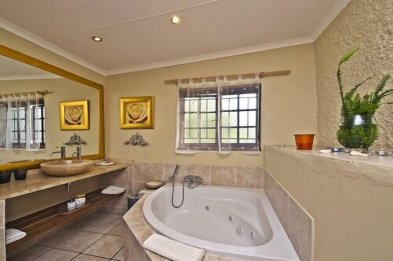 Bathroom 5, De Opstal, Eden