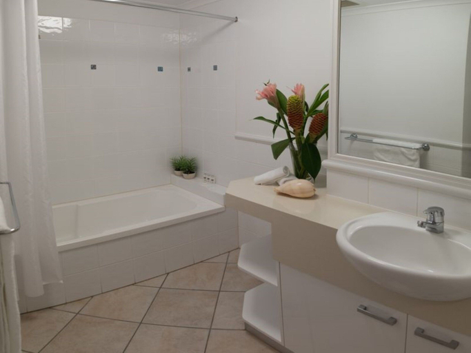 Bathroom, Oasis 4 at Palm Cove, Cairns