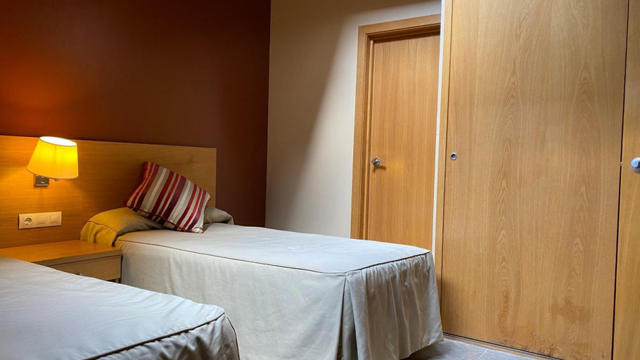 Bedroom 4, Aparthotel Siente Boí & Spa, Lleida