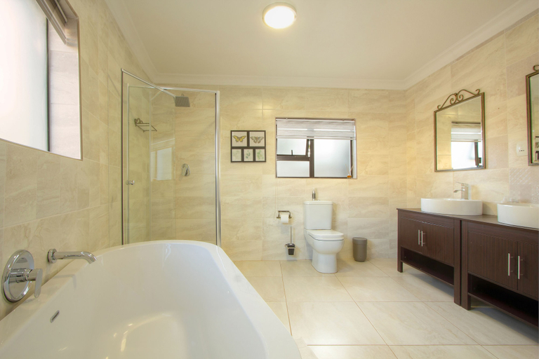 Bathroom 3, Royal Hills Lodge and Spa, Vhembe