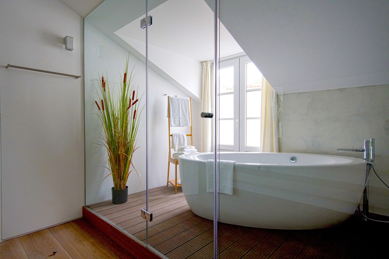 Bathroom 5, Alma Moura Residences, Lisbon