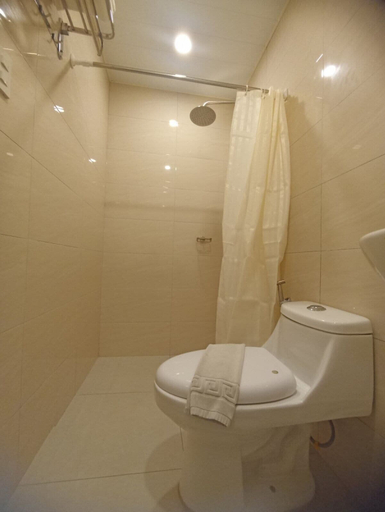 Bathroom 4, Olive Town Center and Hotel, Baguio City