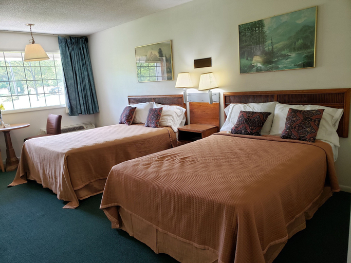 Bedroom 3, 21B Motel, Greene