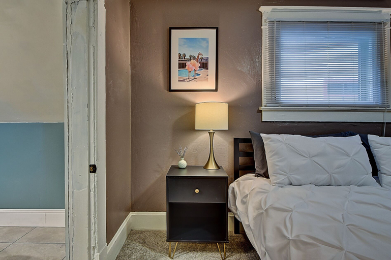 Bedroom 3, Designer House 5BR! Steps to Downtown/Fountain Sq!, Indianapolis