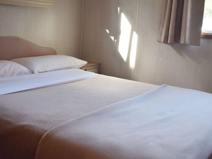 Bedroom 3, Cohuna Waterfront Holiday Park, Gannawarra