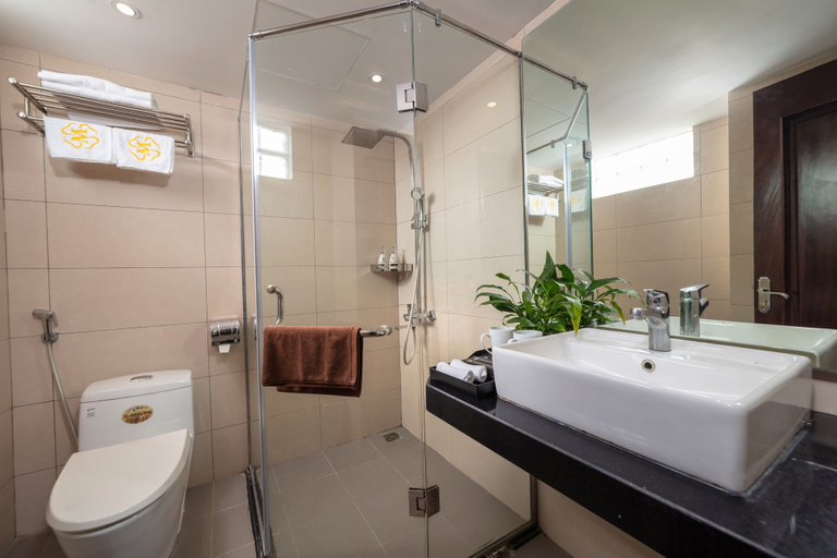 Bathroom 5, Madelise Palace Hotel & Spa, Hoàn Kiếm