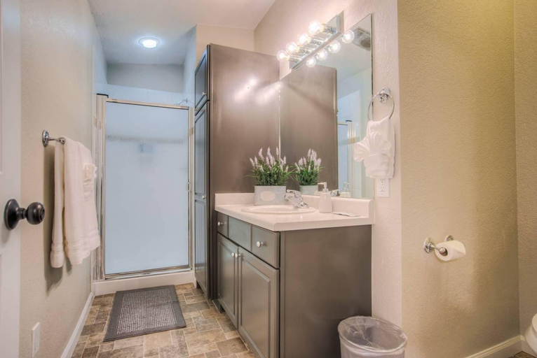 Bathroom 3, Mountain Viewsclose to Townhot-tubpet-friendly5 BR, El Paso