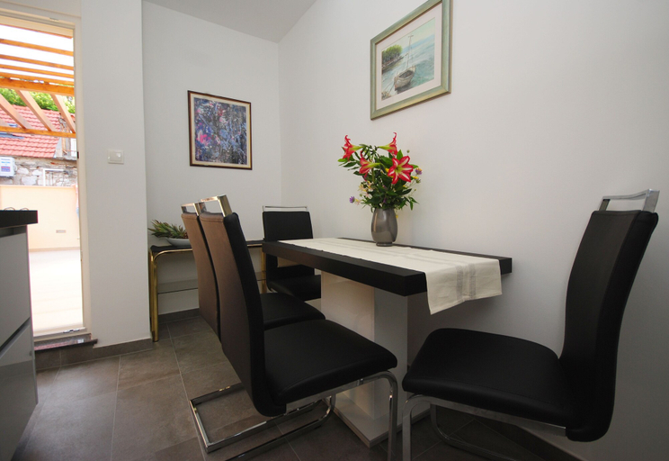 Others 5, Apartment Tonka, Split