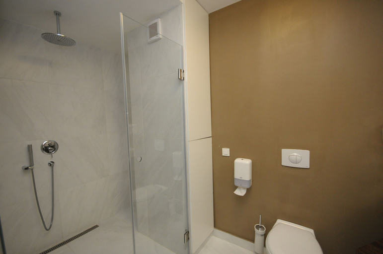 Bathroom 3, Adresa Suites, Belgrade