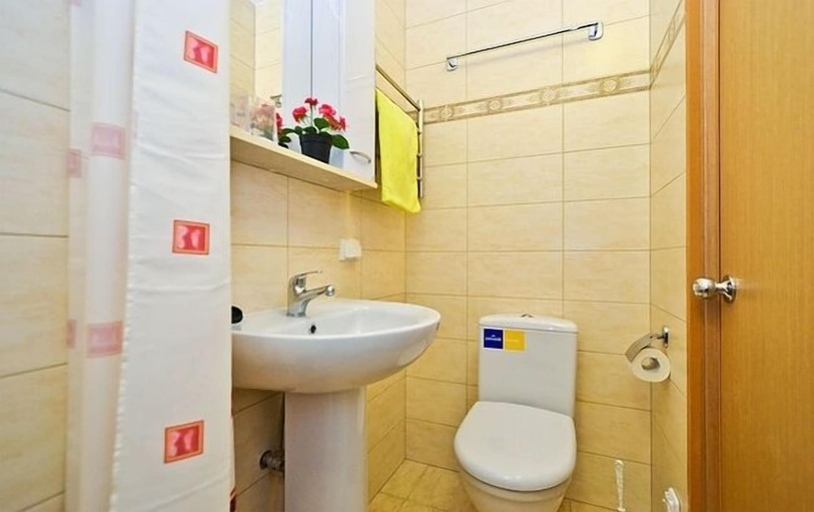 Bathroom 4, Cozy housing on Nevsky Prospect, Sankt-Peterburg gorsovet