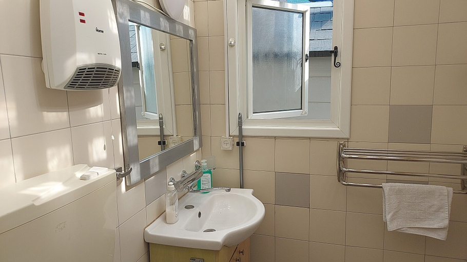 Bathroom 4, INDIGO TLV
