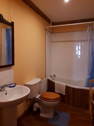 Bathroom, Hallgreen castle, Aberdeenshire