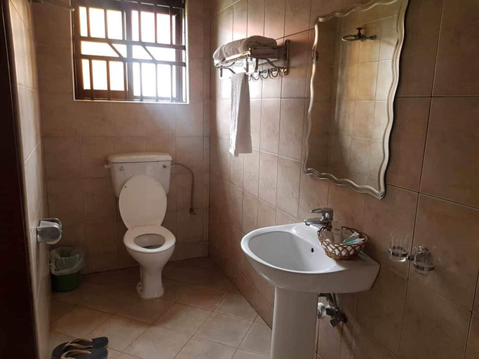Bathroom 4, Karuma Travellers Hotel, Nwoya