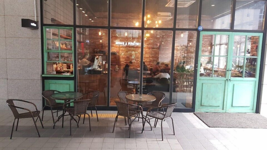 Food & Drinks, H Stay, Goyang