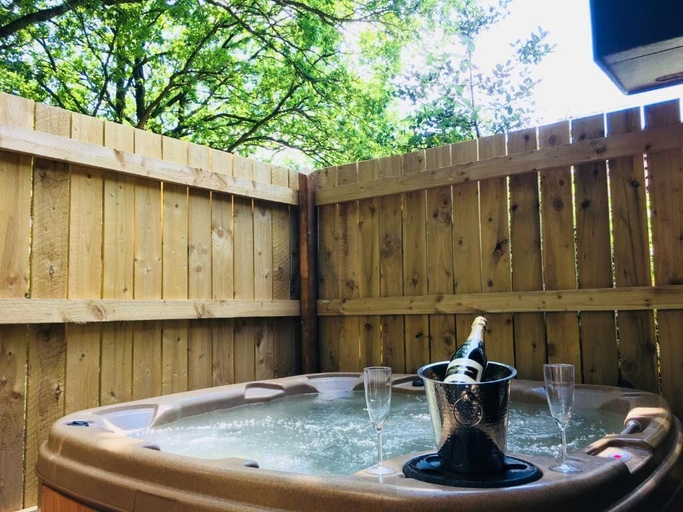 Sport & Beauty, Goldcrest 3 Hot Tub, Carmarthenshire