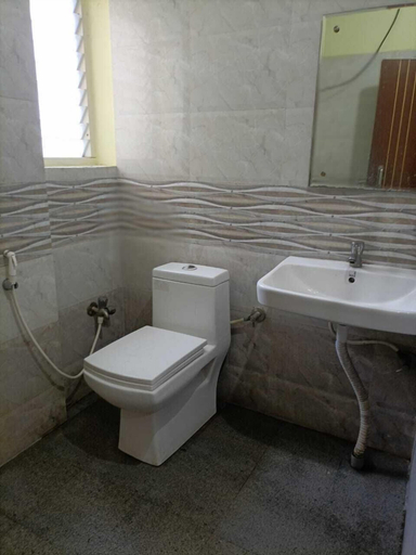 Bathroom 4, iROOMZ Hotel Vishwa Lodging, Dharwad