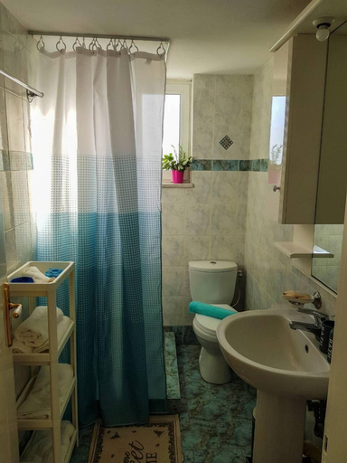 Bathroom 4, Marianos Apartments, Crete