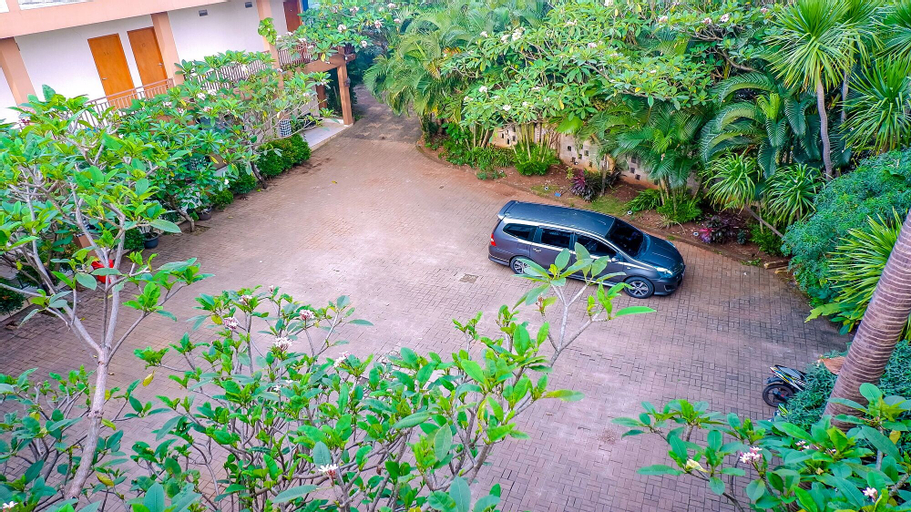 Exterior & Views 18