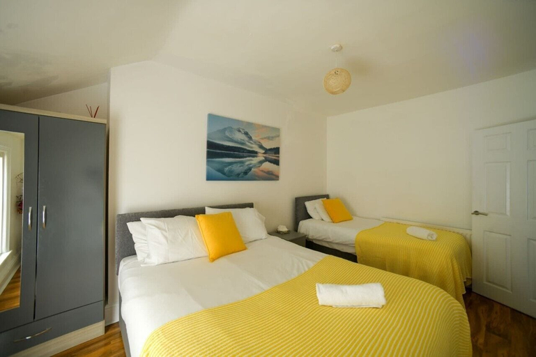 Bedroom 3, The Bells HOT TUB on Private Terrace Apartments, Blackpool