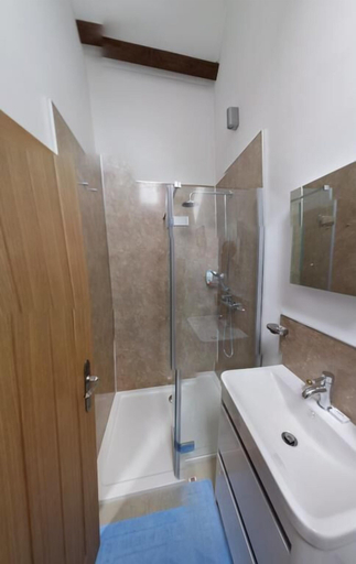 Bathroom 4, Rhostwarch Bed and Breakfast, Pembrokeshire