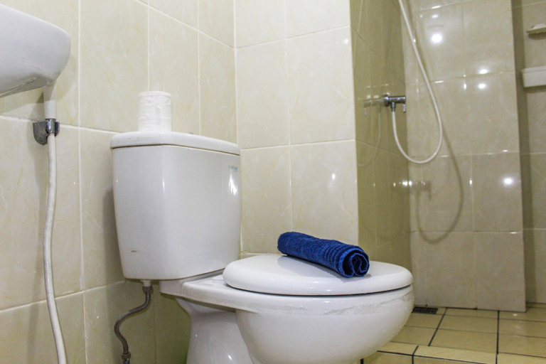Bathroom 4, Spacious and Cozy 2BR M-Town Apartment, Tangerang