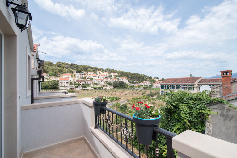 Others 5, Apartments Mare, Postira
