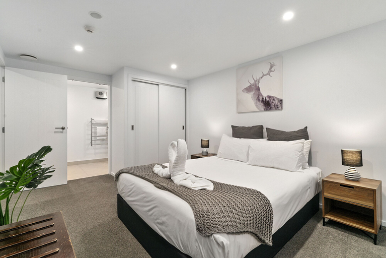 Bedroom 3, LAKESIDE LIVING - MODERN 2-BEDROOM APARTMENT, Queenstown-Lakes