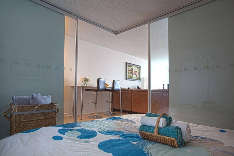 Bedroom 3, Luxury Open-concept & Lake View, Toronto