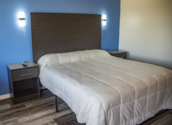 Bedroom 2, American Inn, Chicot