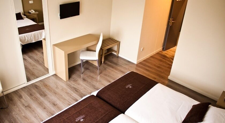 Bedroom 3, Hotel Corona de Galicia, Pontevedra