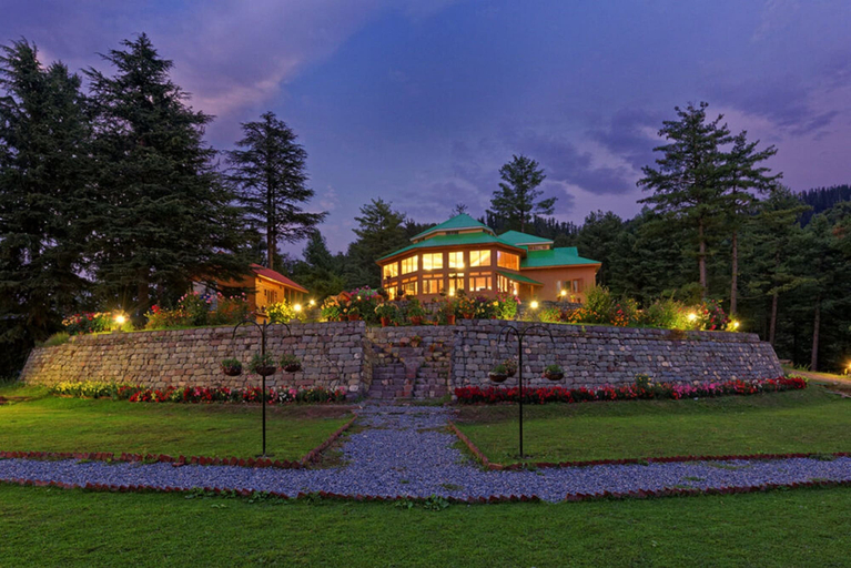 Exterior & Views