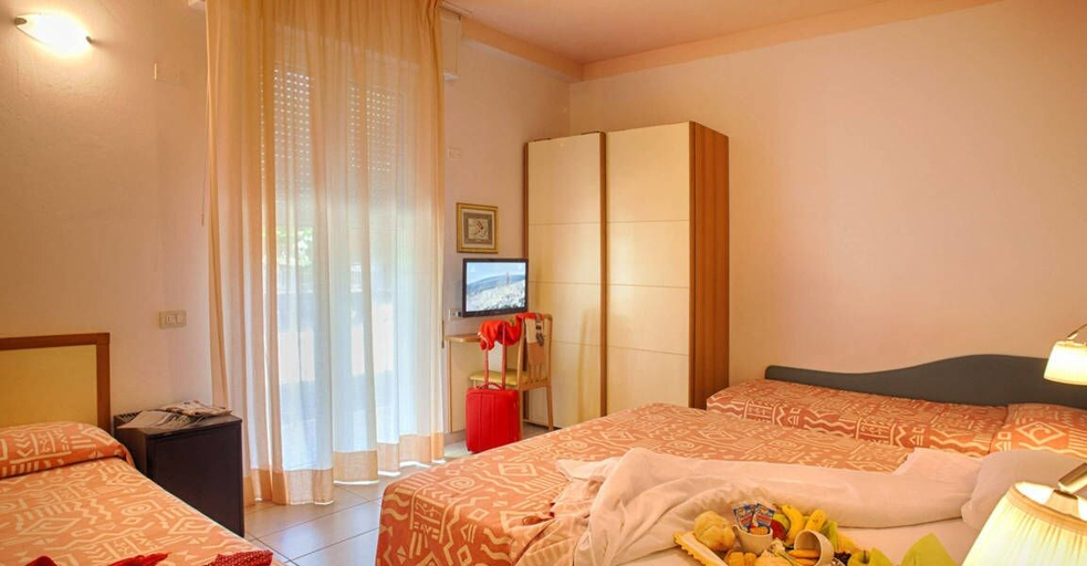 Bedroom 4, Hotel Acquamarina, Rimini