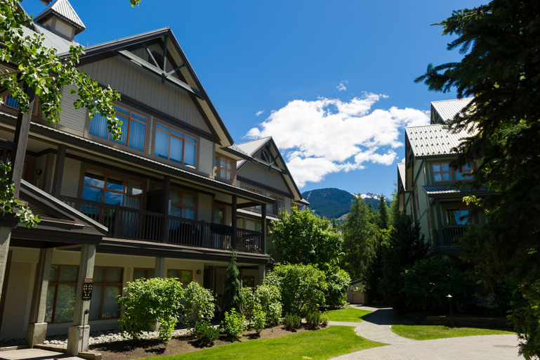 Exterior & Views 2, Northstar by Whiski Jack, Squamish-Lillooet