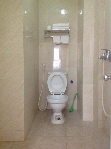 Bathroom 4, New Hotel III, Ba Đình