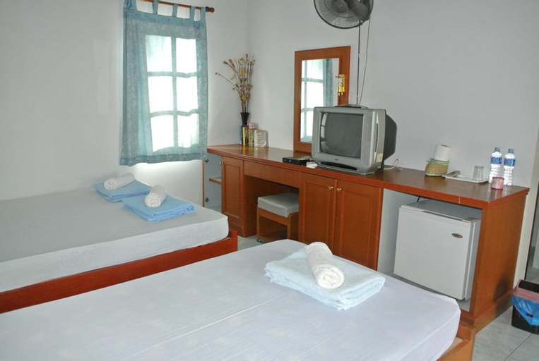 Bedroom 2, Chill Beach Resort, Pathiu