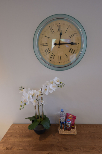 Food & Drinks, First St Johns Hill Apartment 3, Edinburgh