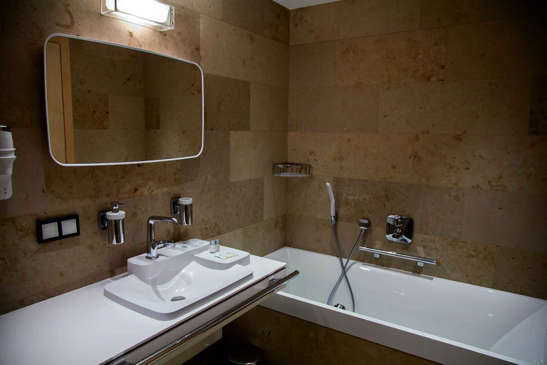 Bathroom 3, Zelenogradsk Spa Hotel, Svetlogorsk