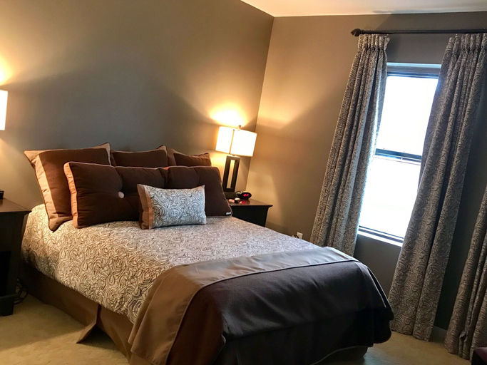 Bedroom 2, Ophelias Restaurant & Inn, Kansas City