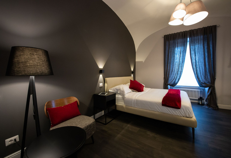 Bedroom 5, Lungotevere Ripa, Roma