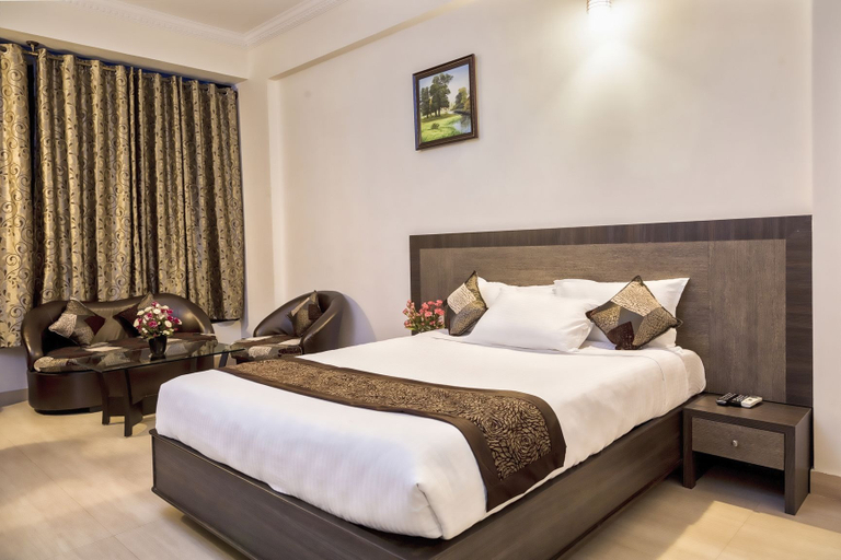 Bedroom 2, R G Hotels and Resort, Kolar