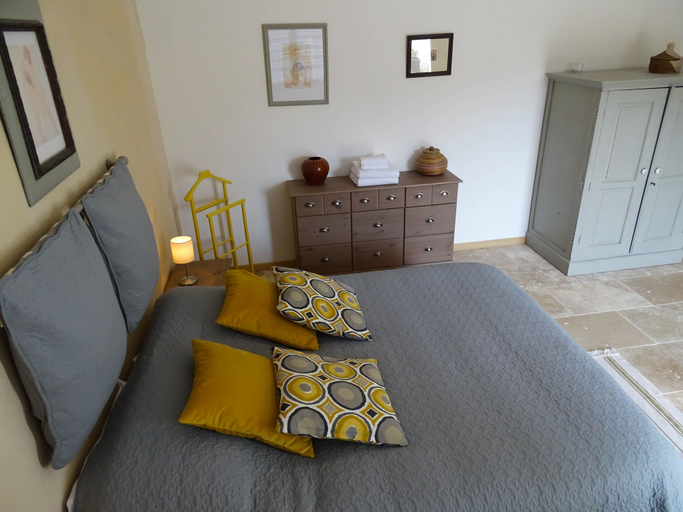 Bedroom 3, Clos St Pierre de Fraisse, Vaucluse