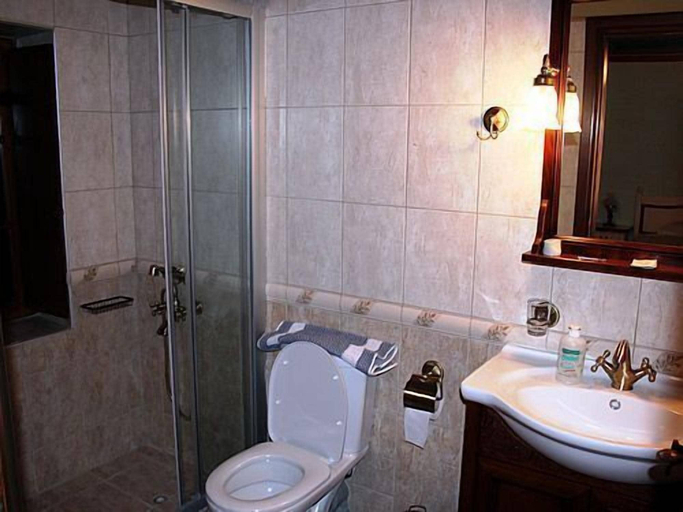 Bathroom 3, Nikolas Guesthouse, Epirus