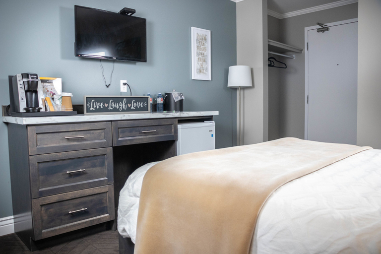 Bedroom 3, Newfound Inn & Suites, Division No. 1