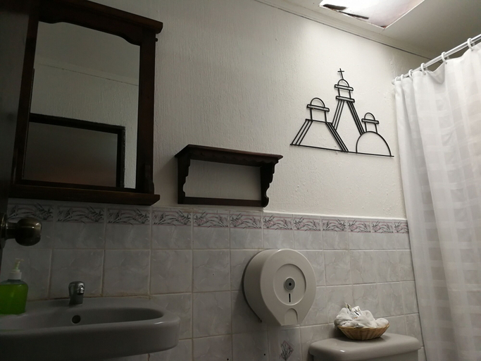 Bathroom 5, Posada Doña Luisa, Antigua Guatemala