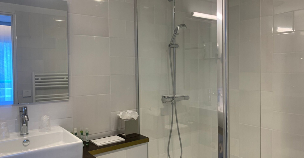 Bathroom 4, Hotel La Piscine, Var